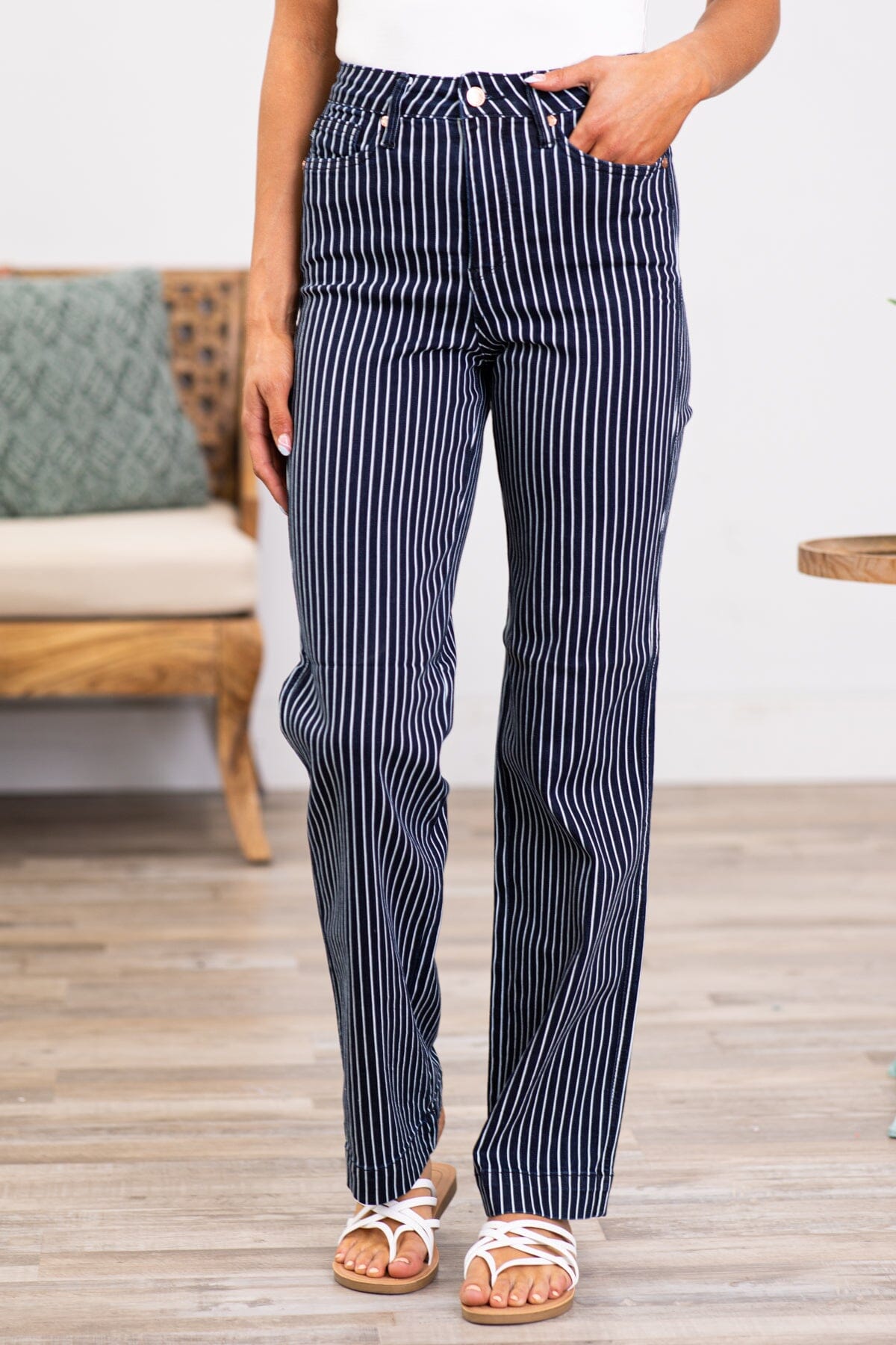 White/blue striped men's pants, slim-fit cut, tapered and elastic - PN552